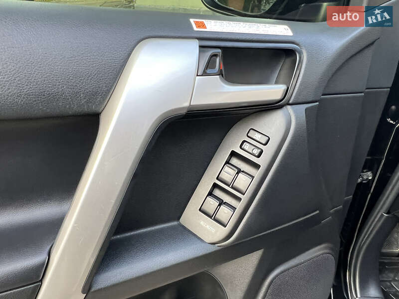 Позашляховик / Кросовер Toyota Land Cruiser Prado 2018 в Києві