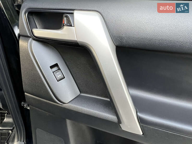 Позашляховик / Кросовер Toyota Land Cruiser Prado 2018 в Києві