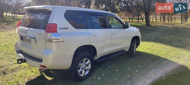 Внедорожник / Кроссовер Toyota Land Cruiser Prado 2010 в Рени