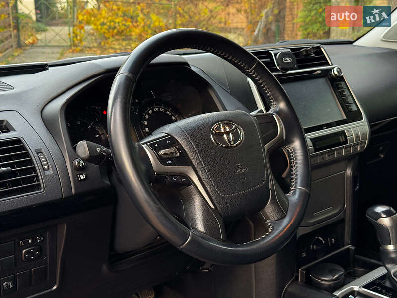 Внедорожник / Кроссовер Toyota Land Cruiser Prado 2018 в Киеве фото 14 Внедорожник / Кроссовер Toyota Land Cruiser Prado 2018 в Киеве
