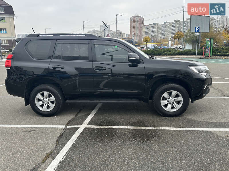 Внедорожник / Кроссовер Toyota Land Cruiser Prado 2017 в Киеве