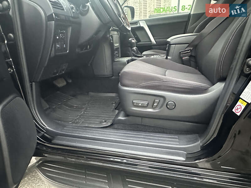 Внедорожник / Кроссовер Toyota Land Cruiser Prado 2017 в Киеве