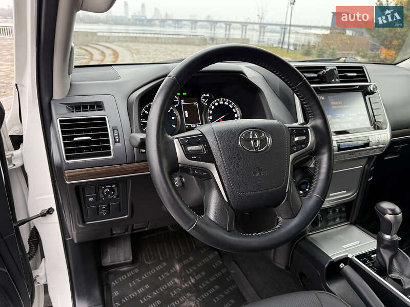 Позашляховик / Кросовер Toyota Land Cruiser Prado 2020 в Києві