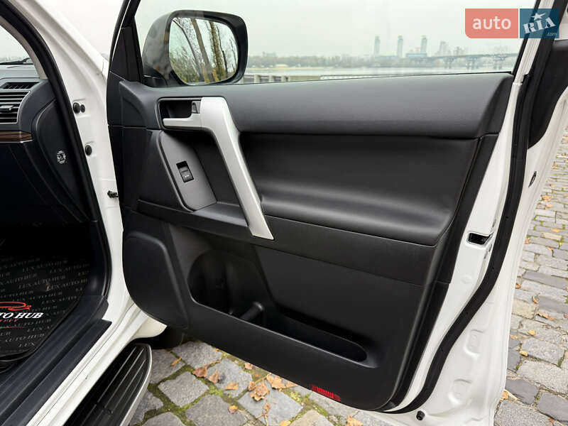 Позашляховик / Кросовер Toyota Land Cruiser Prado 2020 в Києві