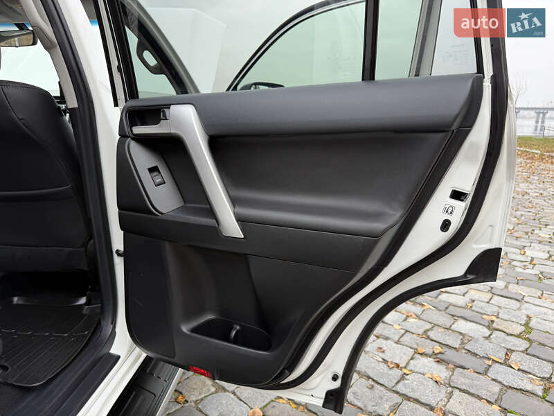 Позашляховик / Кросовер Toyota Land Cruiser Prado 2020 в Києві