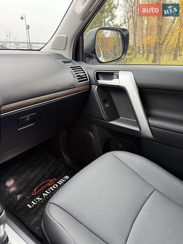 Позашляховик / Кросовер Toyota Land Cruiser Prado 2020 в Києві