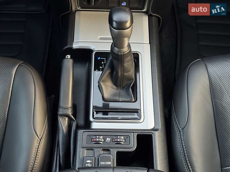 Внедорожник / Кроссовер Toyota Land Cruiser Prado 2019 в Киеве