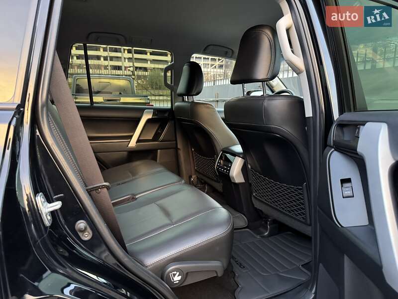 Внедорожник / Кроссовер Toyota Land Cruiser Prado 2019 в Киеве