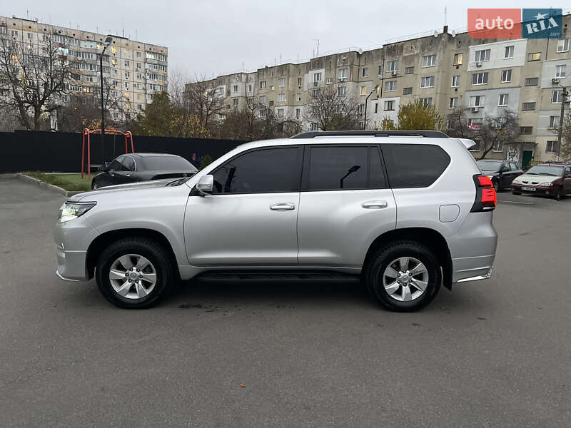 Позашляховик / Кросовер Toyota Land Cruiser Prado 2018 в Миронівці