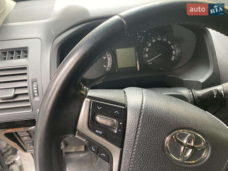 Позашляховик / Кросовер Toyota Land Cruiser Prado 2019 в Дніпрі