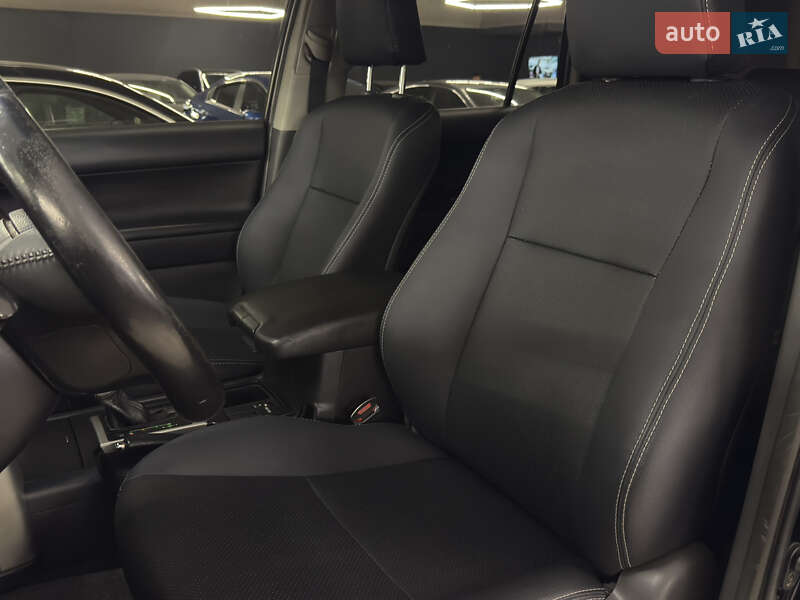 Внедорожник / Кроссовер Toyota Land Cruiser Prado 2010 в Николаеве