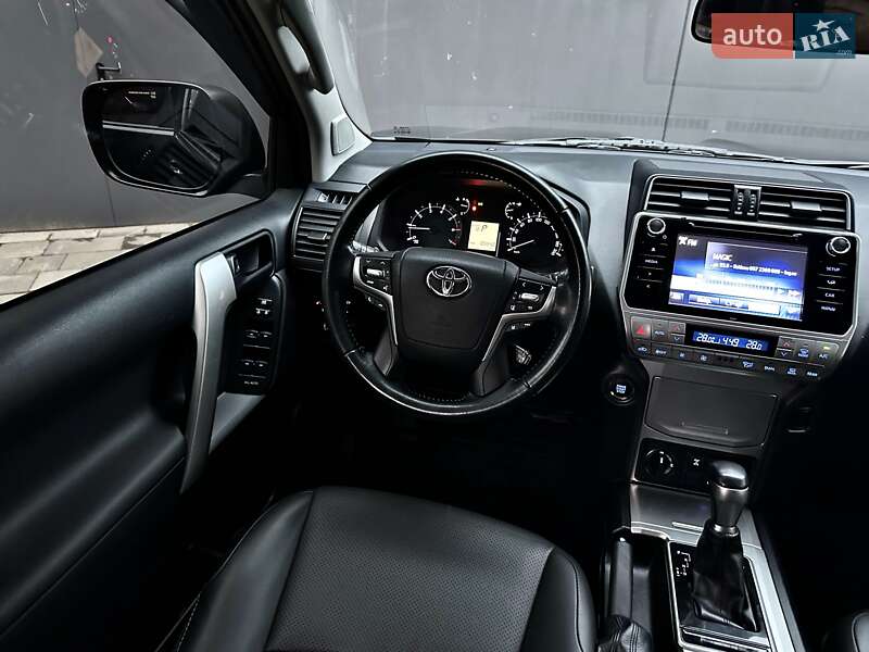 Внедорожник / Кроссовер Toyota Land Cruiser Prado 2019 в Киеве фото 38 Внедорожник / Кроссовер Toyota Land Cruiser Prado 2019 в Киеве