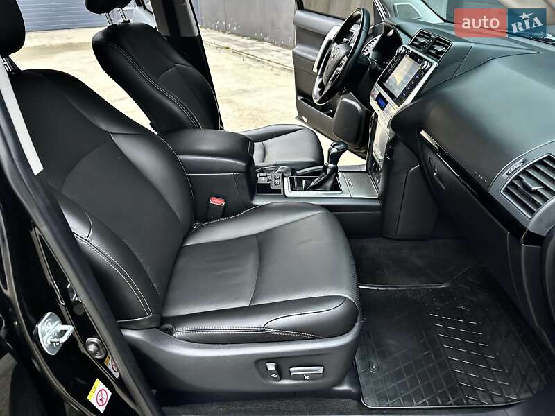 Внедорожник / Кроссовер Toyota Land Cruiser Prado 2019 в Киеве фото 29 Внедорожник / Кроссовер Toyota Land Cruiser Prado 2019 в Киеве
