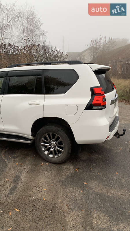 Внедорожник / Кроссовер Toyota Land Cruiser Prado 2019 в Полтаве фото 9 Внедорожник / Кроссовер Toyota Land Cruiser Prado 2019 в Полтаве