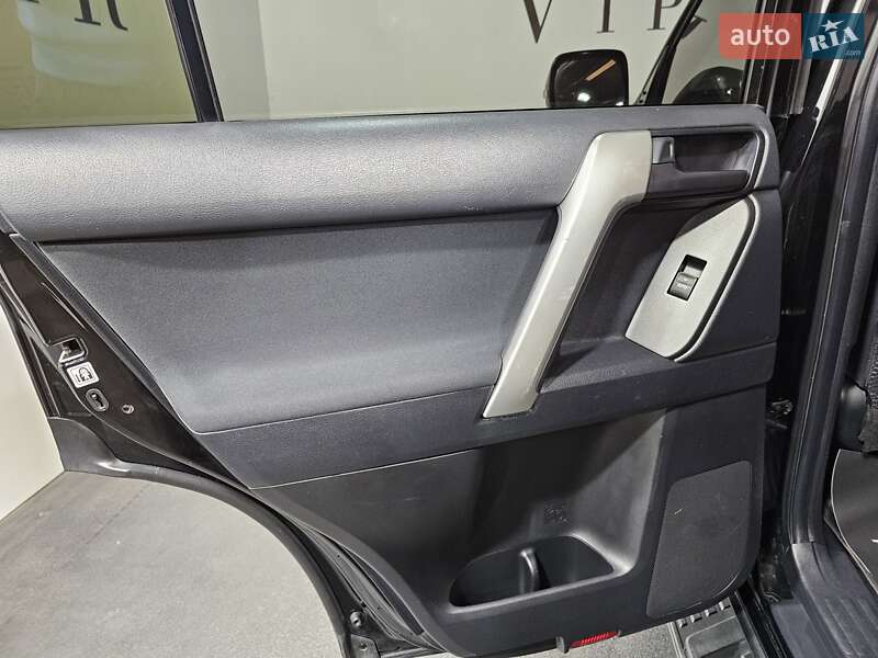 Позашляховик / Кросовер Toyota Land Cruiser Prado 2019 в Києві