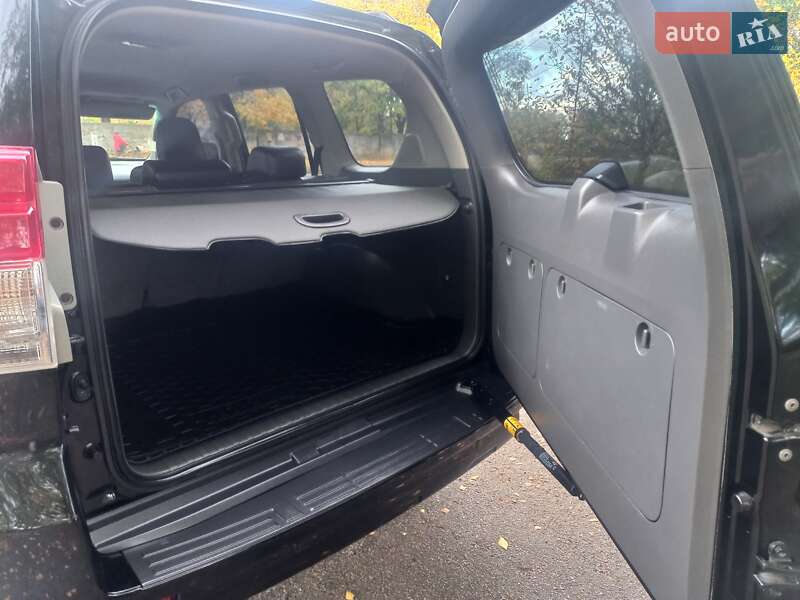 Внедорожник / Кроссовер Toyota Land Cruiser Prado 2010 в Полтаве