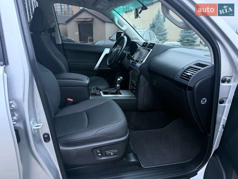 Внедорожник / Кроссовер Toyota Land Cruiser Prado 2021 в Днепре