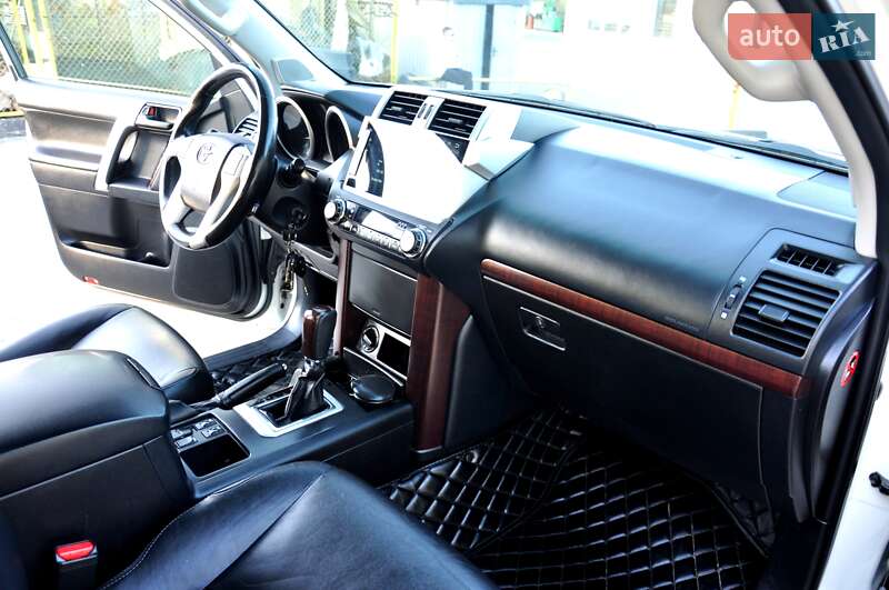 Внедорожник / Кроссовер Toyota Land Cruiser Prado 2016 в Львове фото 33 Внедорожник / Кроссовер Toyota Land Cruiser Prado 2016 в Львове