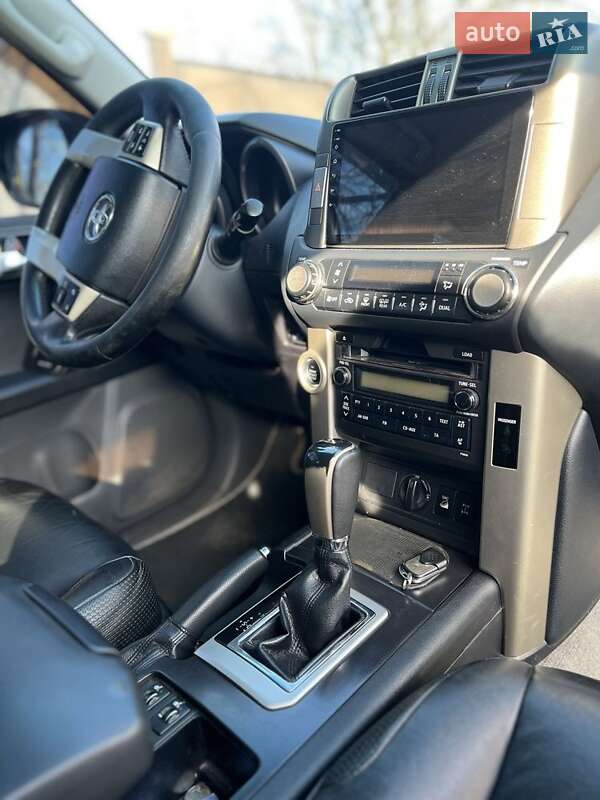 Внедорожник / Кроссовер Toyota Land Cruiser Prado 2010 в Харькове