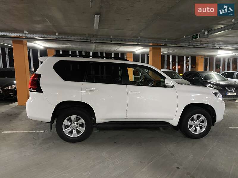 Позашляховик / Кросовер Toyota Land Cruiser Prado 2019 в Києві фото 2 Позашляховик / Кросовер Toyota Land Cruiser Prado 2019 в Києві