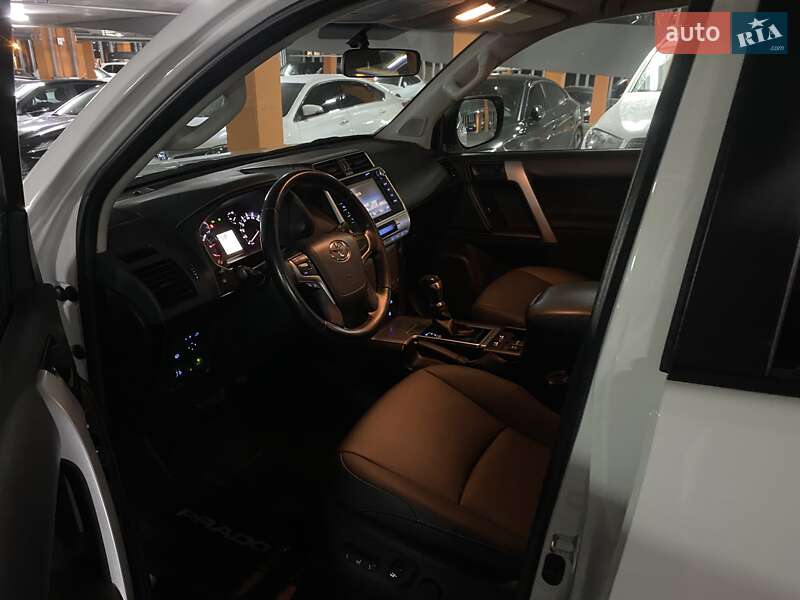 Позашляховик / Кросовер Toyota Land Cruiser Prado 2019 в Києві фото 8 Позашляховик / Кросовер Toyota Land Cruiser Prado 2019 в Києві