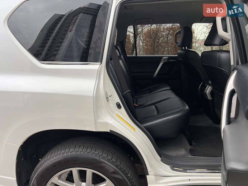 Внедорожник / Кроссовер Toyota Land Cruiser Prado 2010 в Киеве