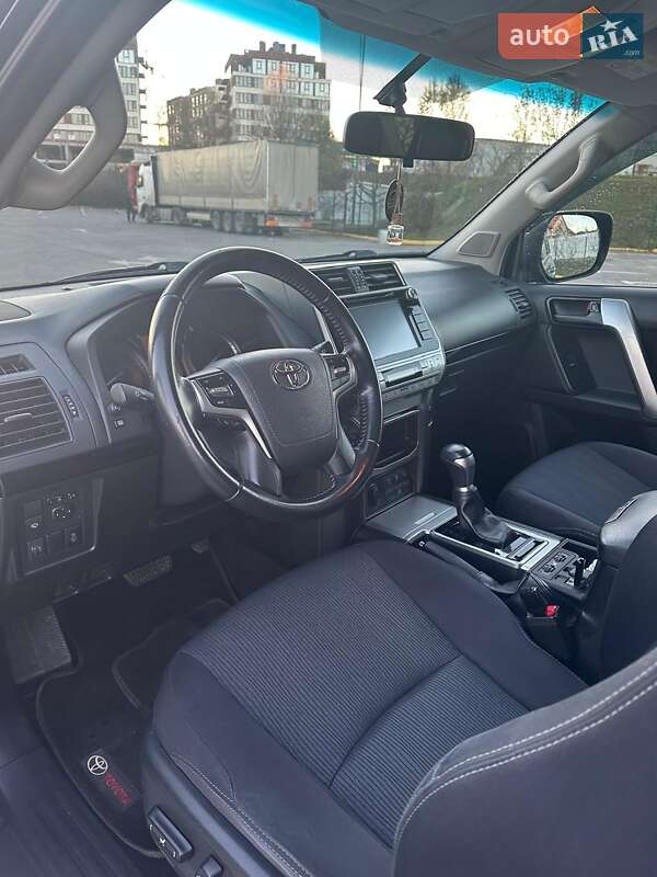 Позашляховик / Кросовер Toyota Land Cruiser Prado 2019 в Ужгороді