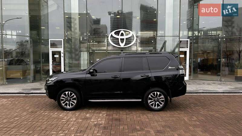 Позашляховик / Кросовер Toyota Land Cruiser Prado 2022 в Києві