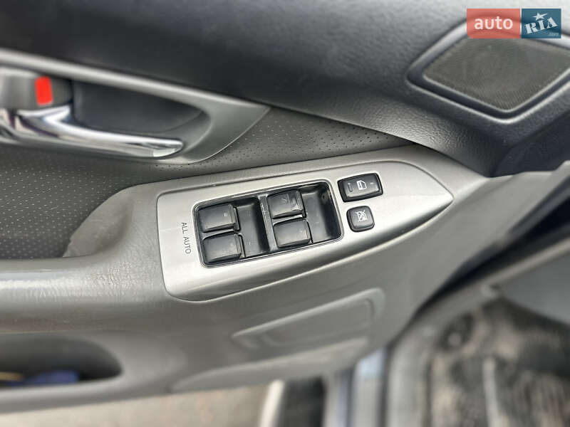 Позашляховик / Кросовер Toyota Land Cruiser Prado 2005 в Рівному