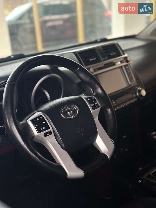 Внедорожник / Кроссовер Toyota Land Cruiser Prado 2017 в Николаеве