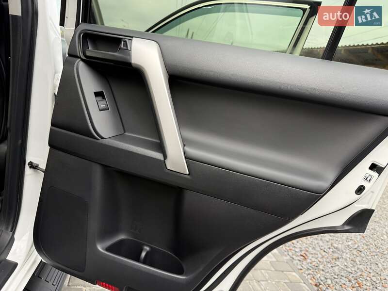 Внедорожник / Кроссовер Toyota Land Cruiser Prado 2019 в Виннице фото 57 Внедорожник / Кроссовер Toyota Land Cruiser Prado 2019 в Виннице