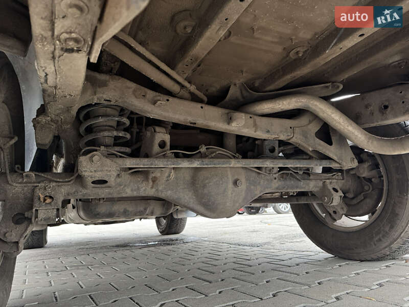 Внедорожник / Кроссовер Toyota Land Cruiser Prado 2004 в Харькове