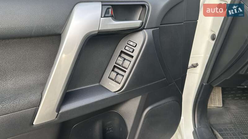 Позашляховик / Кросовер Toyota Land Cruiser Prado 2019 в Києві