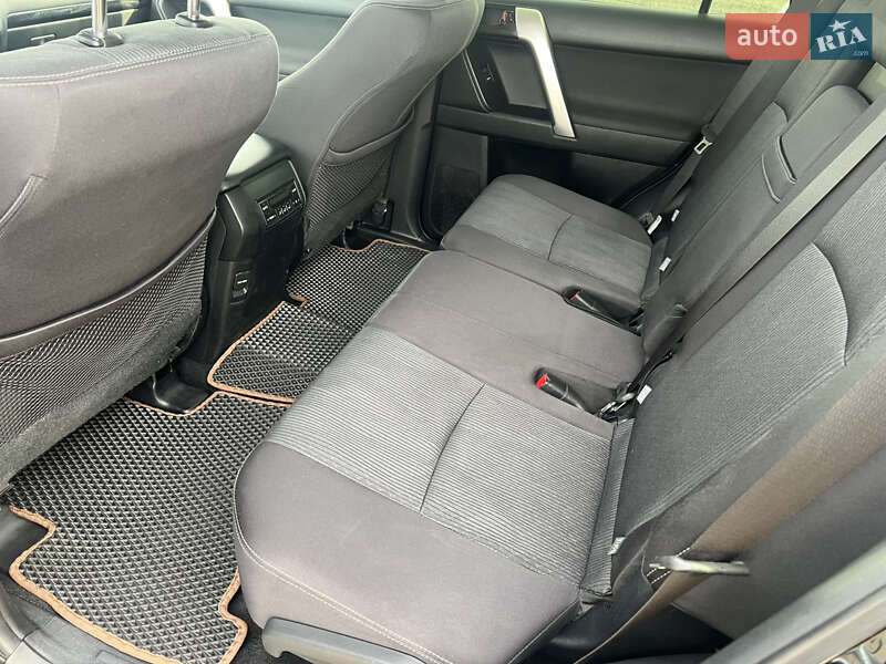Позашляховик / Кросовер Toyota Land Cruiser Prado 2019 в Києві фото 17 Позашляховик / Кросовер Toyota Land Cruiser Prado 2019 в Києві