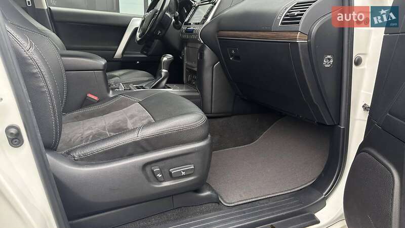 Позашляховик / Кросовер Toyota Land Cruiser Prado 2019 в Києві