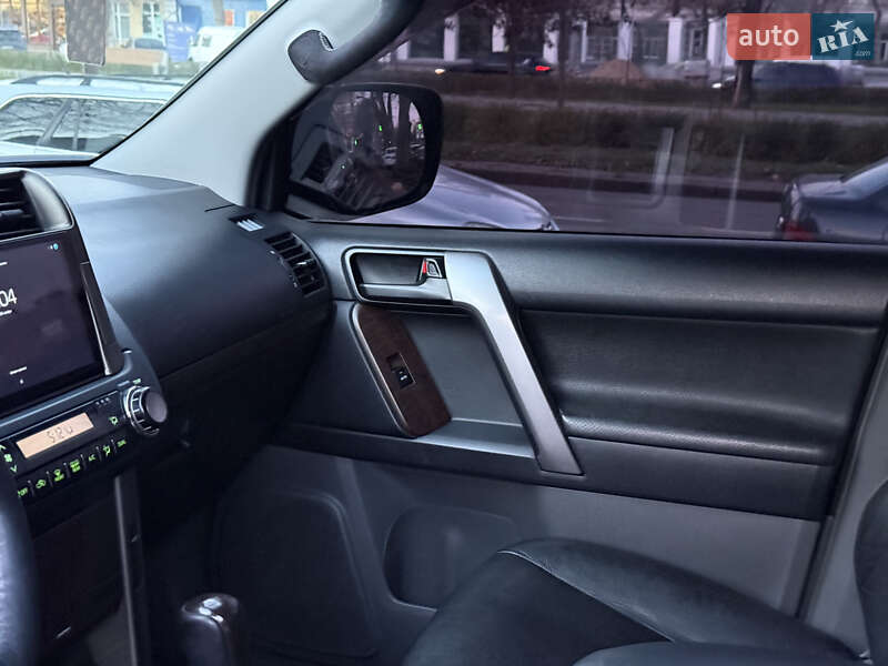 Позашляховик / Кросовер Toyota Land Cruiser Prado 2013 в Миколаєві