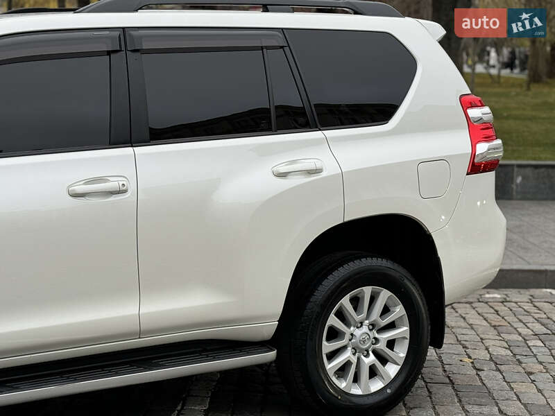 Позашляховик / Кросовер Toyota Land Cruiser Prado 2016 в Харкові