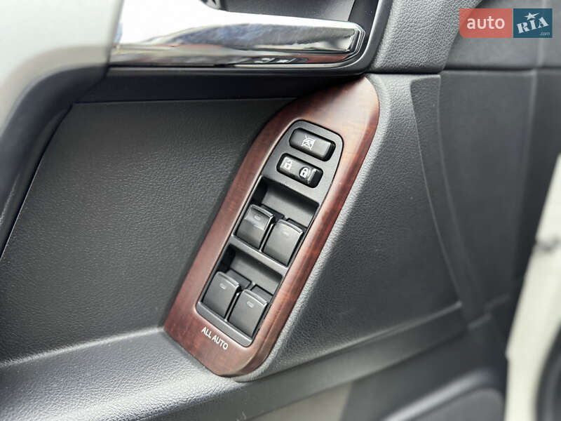 Позашляховик / Кросовер Toyota Land Cruiser Prado 2016 в Харкові