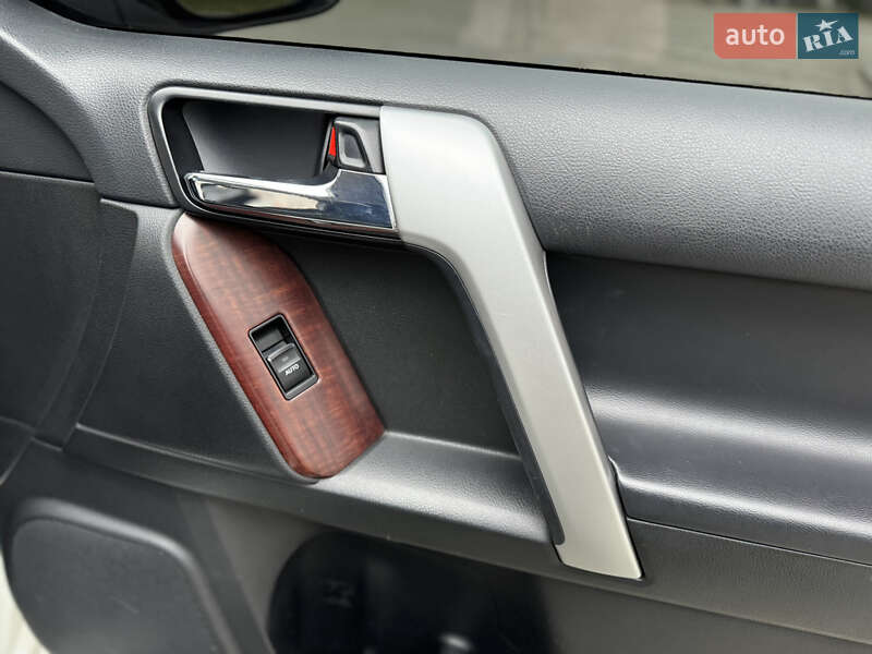 Позашляховик / Кросовер Toyota Land Cruiser Prado 2016 в Харкові