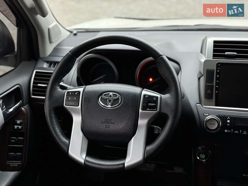 Позашляховик / Кросовер Toyota Land Cruiser Prado 2016 в Харкові