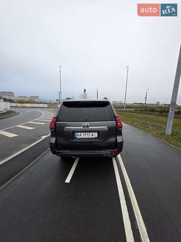 Внедорожник / Кроссовер Toyota Land Cruiser Prado 2019 в Киеве