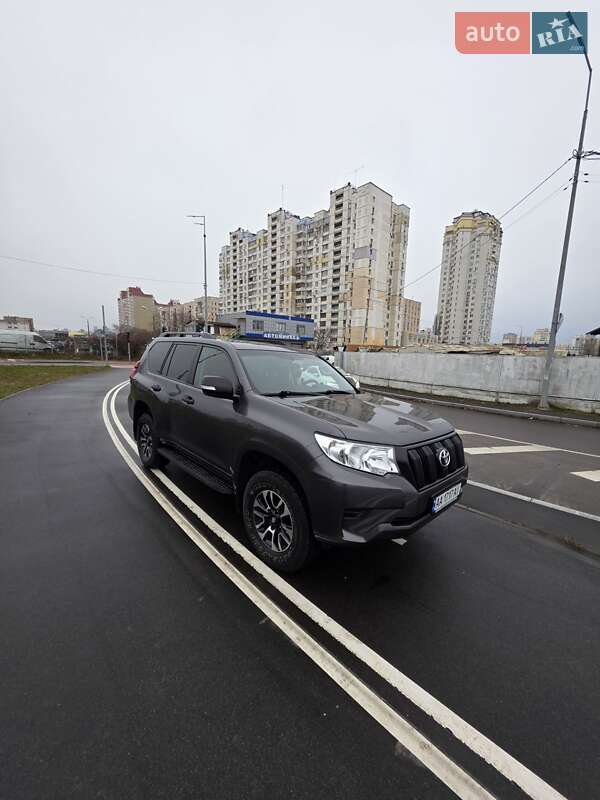 Внедорожник / Кроссовер Toyota Land Cruiser Prado 2019 в Киеве