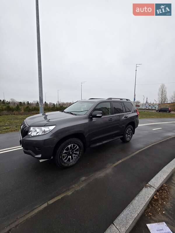 Внедорожник / Кроссовер Toyota Land Cruiser Prado 2019 в Киеве