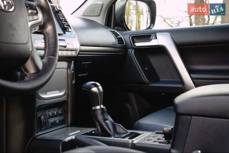 Внедорожник / Кроссовер Toyota Land Cruiser Prado 2017 в Киеве