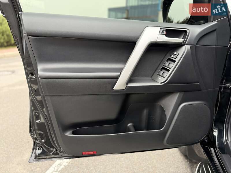 Внедорожник / Кроссовер Toyota Land Cruiser Prado 2020 в Киеве фото 24 Внедорожник / Кроссовер Toyota Land Cruiser Prado 2020 в Киеве