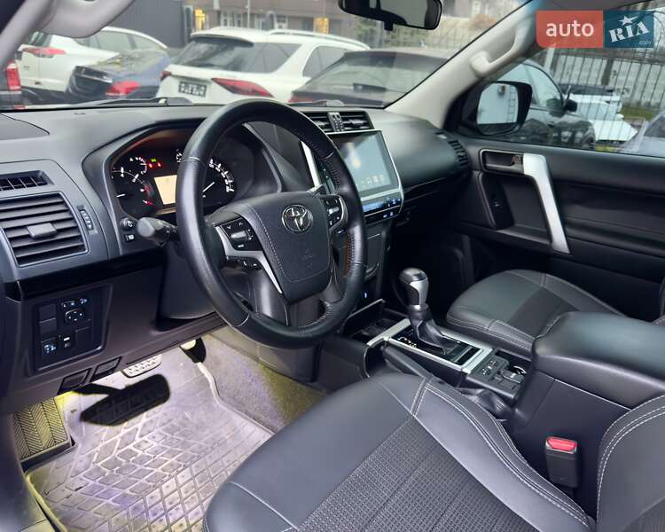 Внедорожник / Кроссовер Toyota Land Cruiser Prado 2019 в Киеве