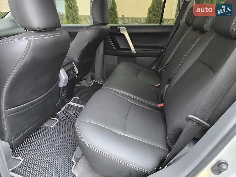 Позашляховик / Кросовер Toyota Land Cruiser Prado 2012 в Івано-Франківську