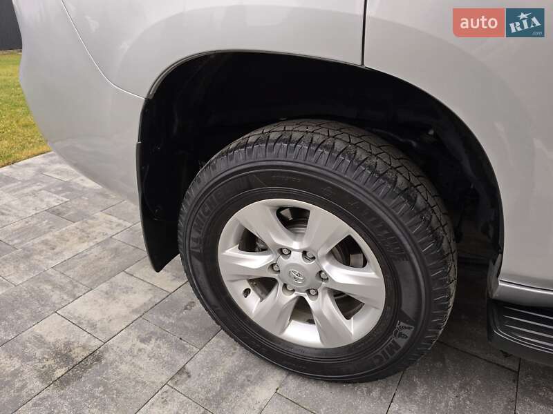 Позашляховик / Кросовер Toyota Land Cruiser Prado 2012 в Івано-Франківську
