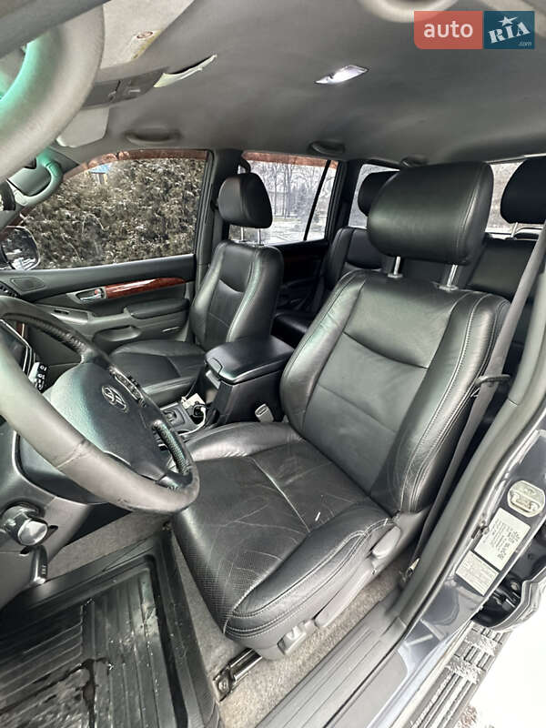 Внедорожник / Кроссовер Toyota Land Cruiser Prado 2006 в Днепре