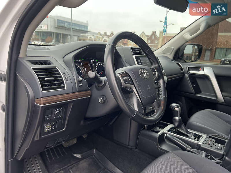 Внедорожник / Кроссовер Toyota Land Cruiser Prado 2021 в Киеве